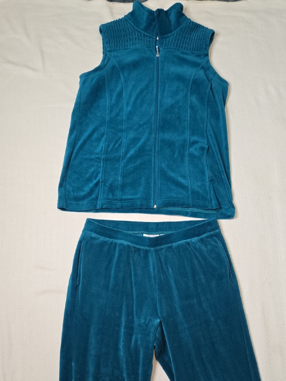 Soft Teal Velour Two-Piece Set D&Co Size Medium